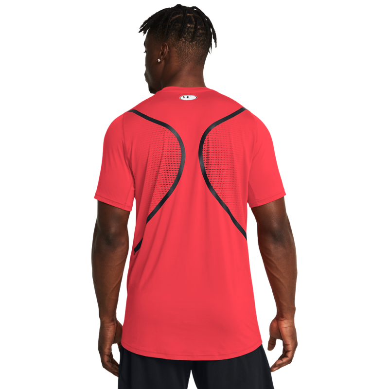 
Moška športna majica Under Armour HG Armour FTD Graphic SS je zasnovana za aktivne moške, ki iščejo udobje in funkcionalnost med vadbo. Izdelana iz hitro sušečega in elastičnega materiala.