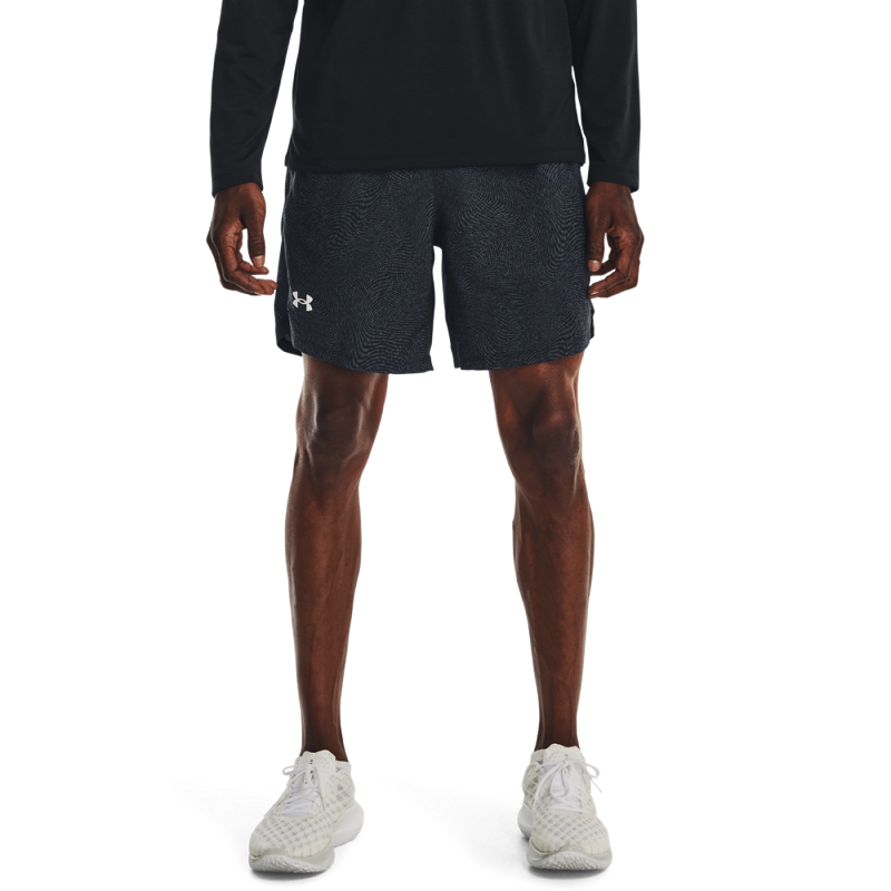 Moške kratke hlače UNDER ARMOUR Launch 7 Printed Short 1376582-044 - zasnovane za brezskrbno gibanje z lahkotno in raztegljivo tkanino. Notranja mrežasta podloga zagotavlja odvajanje vlage in zračnost, medtem ko elastičen pas nudi udobje.