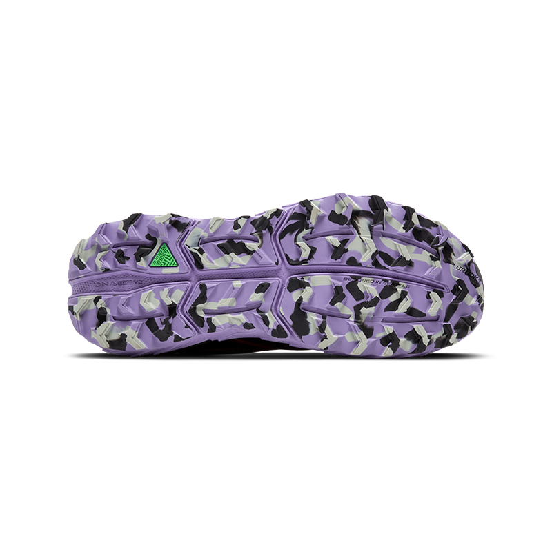 Brooks Cascadia 18 are running shoes characterized by exceptional stability while running, making them perform excellently on uneven terrain. This is the 18th generation of the popular Brooks model.