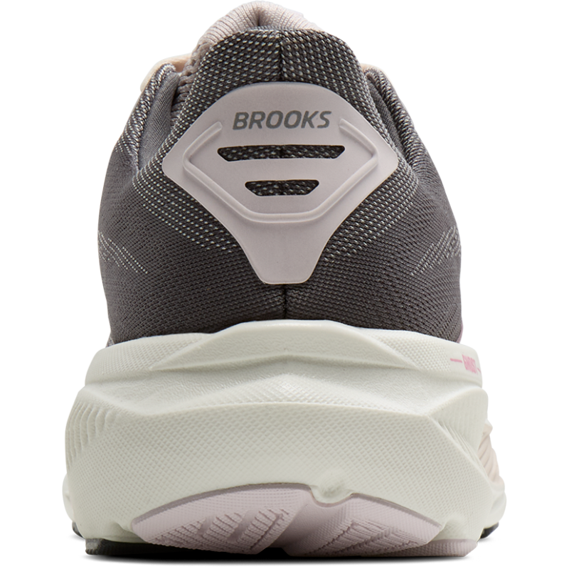 BROOKS Ghost 17 za ženske prinaša izjemno mehko DNA LOFT v3 blaženje, gladke prehode in popolno udobje pri vsakem teku. Idealne za vsakodnevne treninge in dolge razdalje.