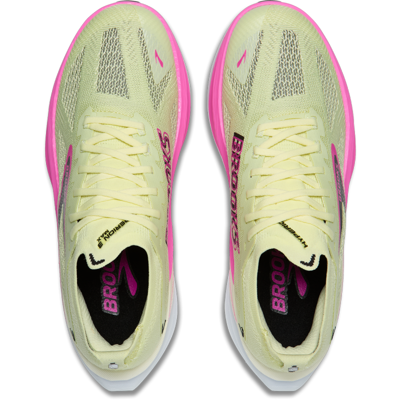 Iščeš hitrejši tempo? Ženske BROOKS Hyperion Max 3 z DNA GOLD peno in SpeedVault ploščo zagotavljajo maksimalno odzivnost, manj napora in več hitrosti. Odkrij svojo novo tekmovalno prednost!