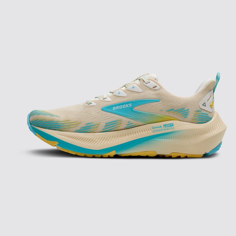 Preizkusi Brooks Ghost Trail – popolne ženske trail superge za prehod s ceste na gozdne poti. Mehko DNA LOFT v3 blaženje, zanesljiv TrailTack oprijem in maksimalno udobje pri vsakem koraku. Na voljo v AS Sport Outlet.