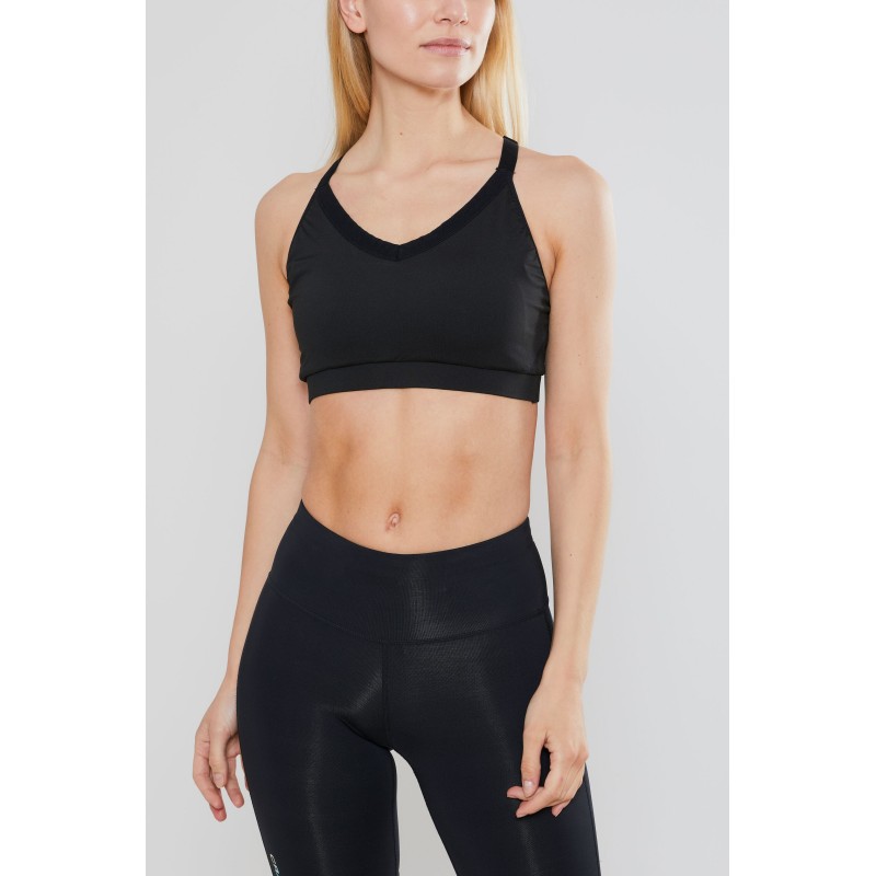 Kakovosten športni nedrček CRAFT s srednjo do visoko oporo. Podložen, udoben in idealen za tek, fitness in trening. Na voljo v AS Sport Outlet