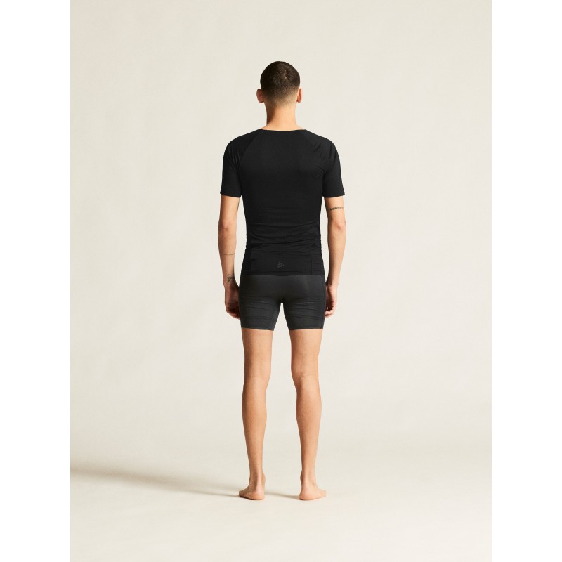 Ultra lahka moška športna majica CRAFT za tek in trening. Mrežast material, hitro sušenje in maksimalna zračnost. Na voljo v AS Sport Outlet.