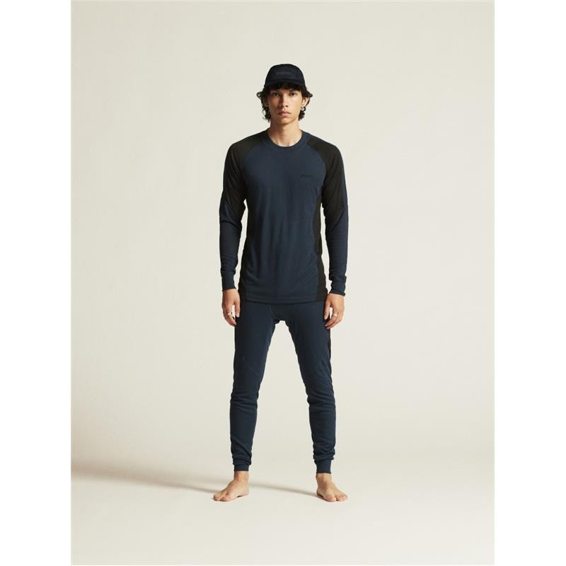 Moški termo set Craft Baselayer iz 100% recikliranega poliestra nudi toploto, hitro sušenje in udobje pri vseh zimskih športih. Odličen osnovni sloj. AS Sport Outlet.