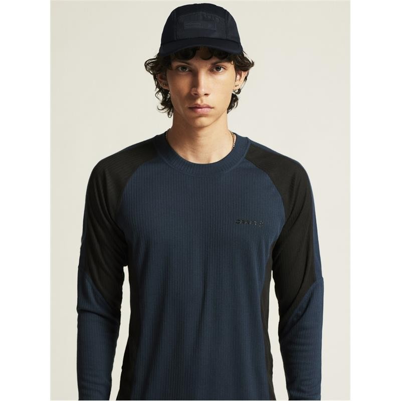 Moški termo set Craft Baselayer iz 100% recikliranega poliestra nudi toploto, hitro sušenje in udobje pri vseh zimskih športih. Odličen osnovni sloj. AS Sport Outlet.