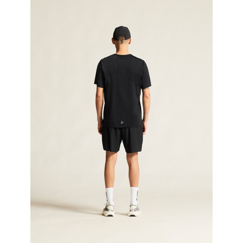 Profesionalne moške trail kratke hlače CRAFT 2v1 za tek na dolge razdalje. Lahke, zračne in z žepi za gele. Na voljo v AS Sport Outlet.