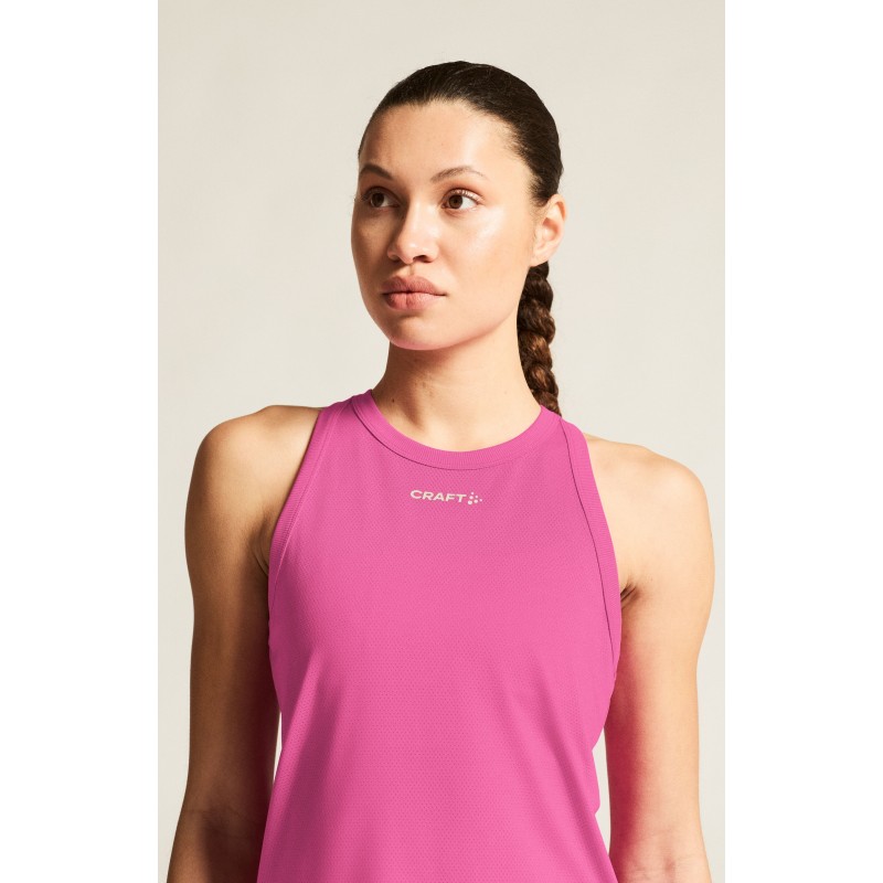 Lahka ženska športna majica brez rokavov CRAFT za tek, fitness in trening. Zračna mrežasta tkanina in maksimalno udobje. Na voljo v AS Sport Outlet.