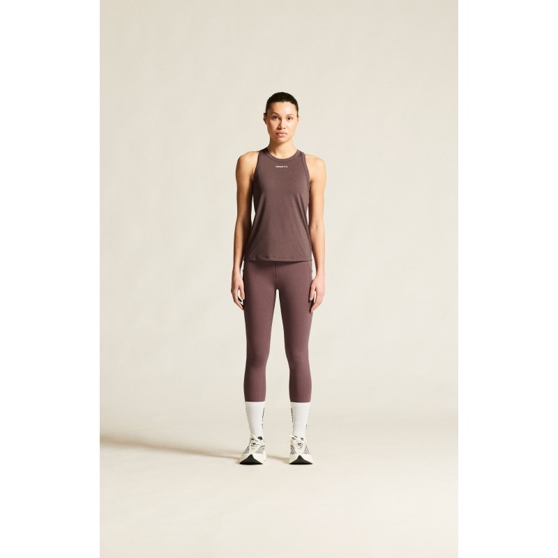 Lahka ženska športna majica brez rokavov CRAFT za tek, fitness in trening. Zračna mrežasta tkanina in maksimalno udobje. Na voljo v AS Sport Outlet.