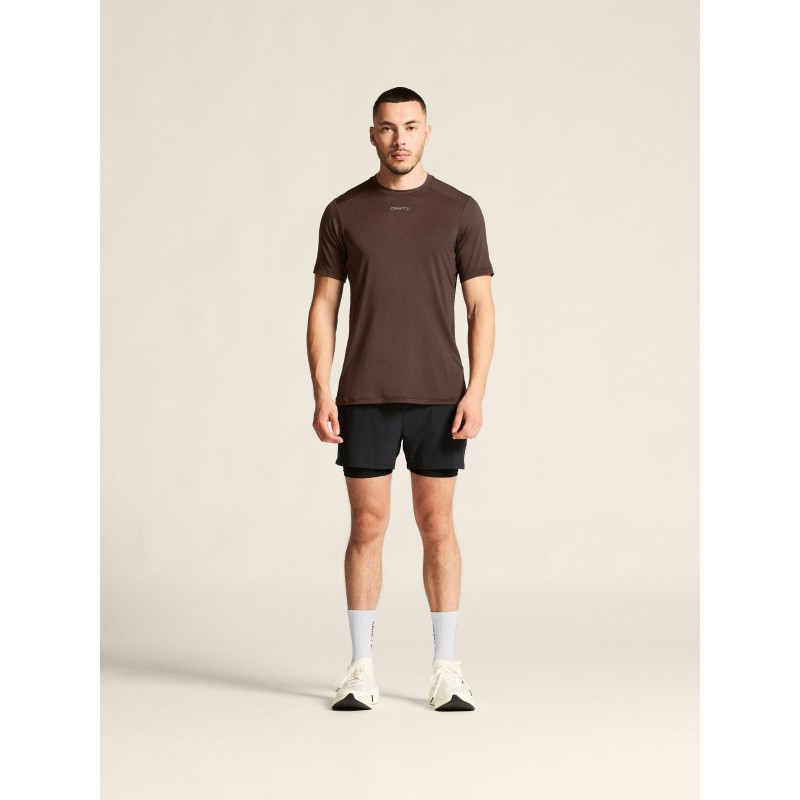 Kakovostna moška športna majica CRAFT za tek, fitness in trening. Zračna, hitro sušeča in udobna za aktivne. Na voljo v AS Sport Outlet.