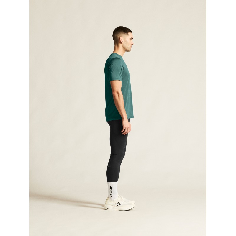 Kakovostna moška športna majica CRAFT za tek, fitness in trening. Zračna, hitro sušeča in udobna za aktivne. Na voljo v AS Sport Outlet.