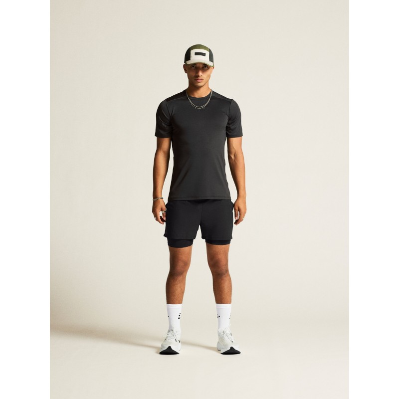 Kakovostna moška športna majica CRAFT za tek, fitness in trening. Zračna, hitro sušeča in udobna za aktivne. Na voljo v AS Sport Outlet.