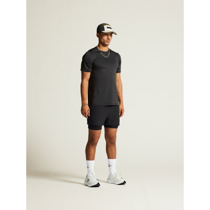 Kakovostna moška športna majica CRAFT za tek, fitness in trening. Zračna, hitro sušeča in udobna za aktivne. Na voljo v AS Sport Outlet.