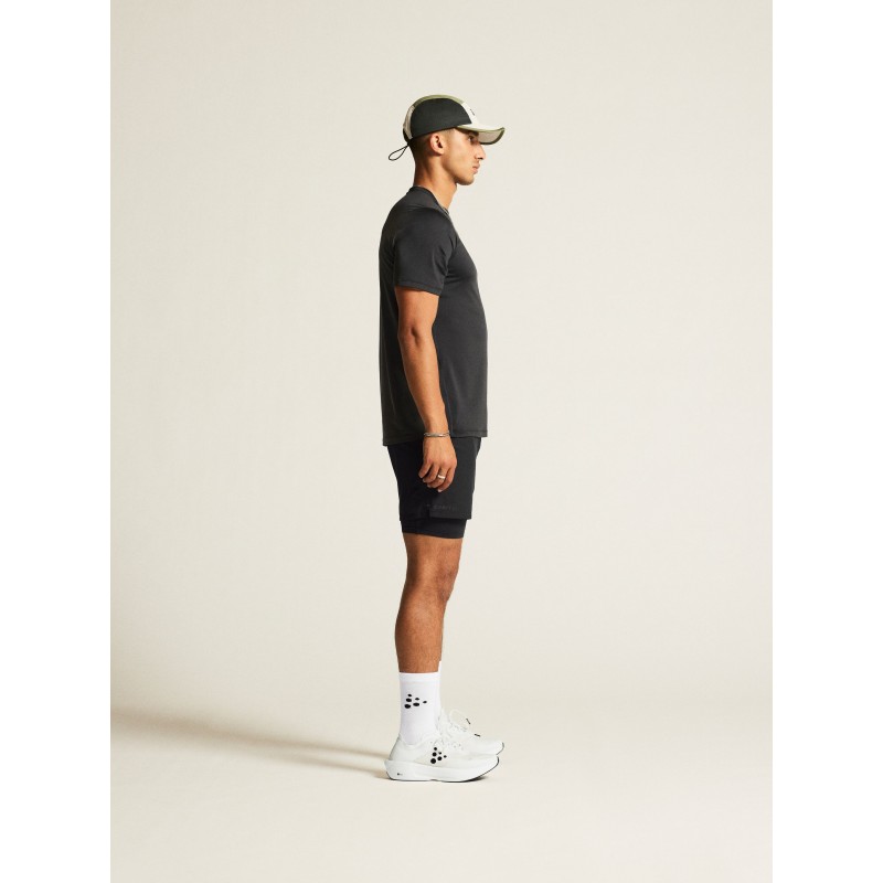 Kakovostna moška športna majica CRAFT za tek, fitness in trening. Zračna, hitro sušeča in udobna za aktivne. Na voljo v AS Sport Outlet.