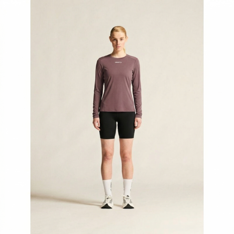 Kakovostna ženska majica za tek CRAFT z dolgimi rokavi. Odlično odvaja vlago in nudi maksimalno udobje pri športu. Kupite v AS Sport Outlet.
