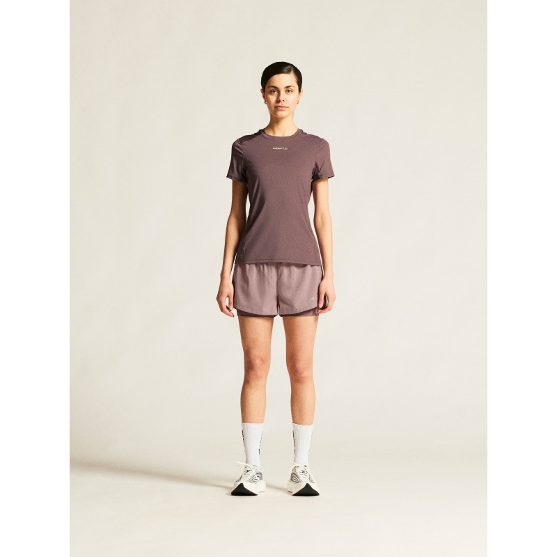 Kakovostna ženska športna majica CRAFT za tek, fitness in trening. Zračna, hitro sušeča in udobna za aktivne. Na voljo v AS Sport Outlet.