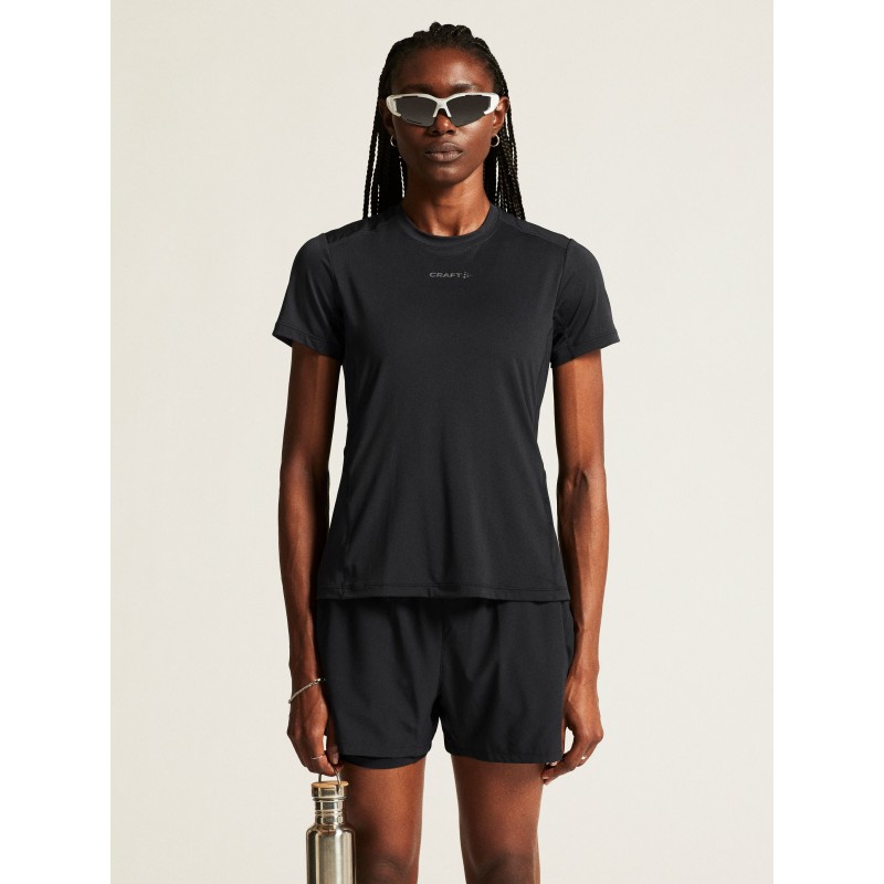 Kakovostna ženska športna majica CRAFT za tek, fitness in trening. Zračna, hitro sušeča in udobna za aktivne. Na voljo v AS Sport Outlet.