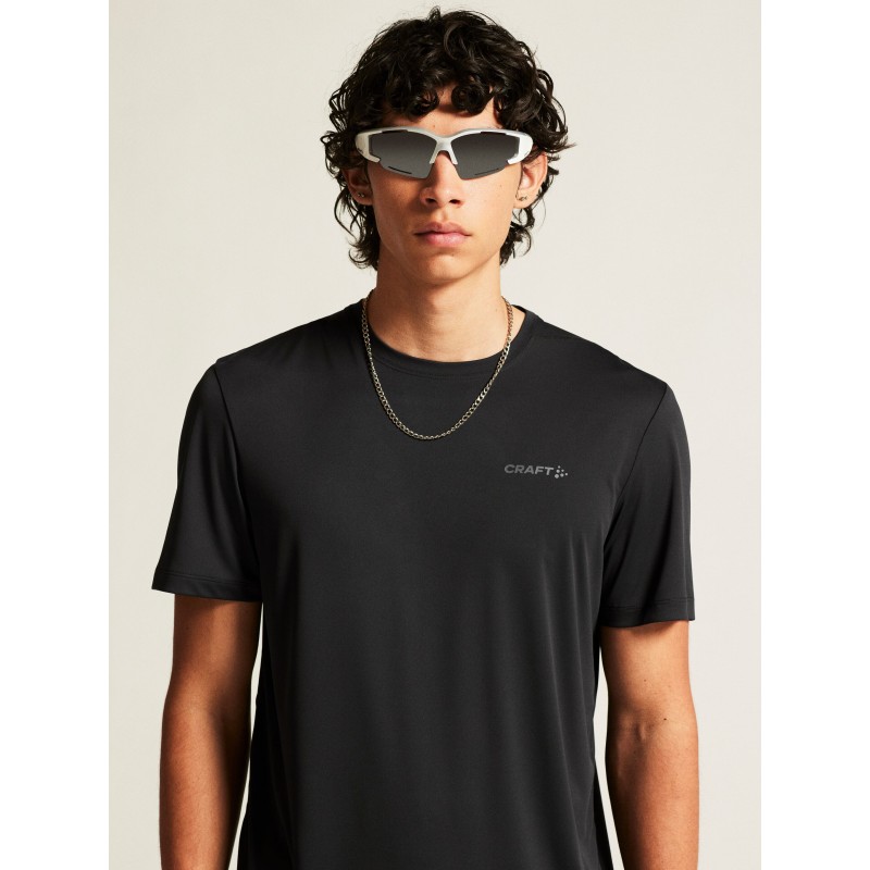 Lahka moška majica za šport CRAFT z odličnim odvajanjem vlage. Idealna za intenzivne treninge. Kupite ugodno v AS Sport Outlet.