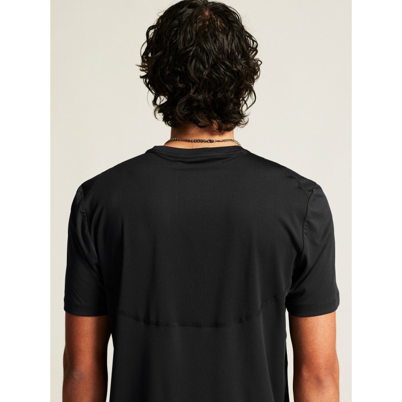 Lahka moška majica za šport CRAFT z odličnim odvajanjem vlage. Idealna za intenzivne treninge. Kupite ugodno v AS Sport Outlet.