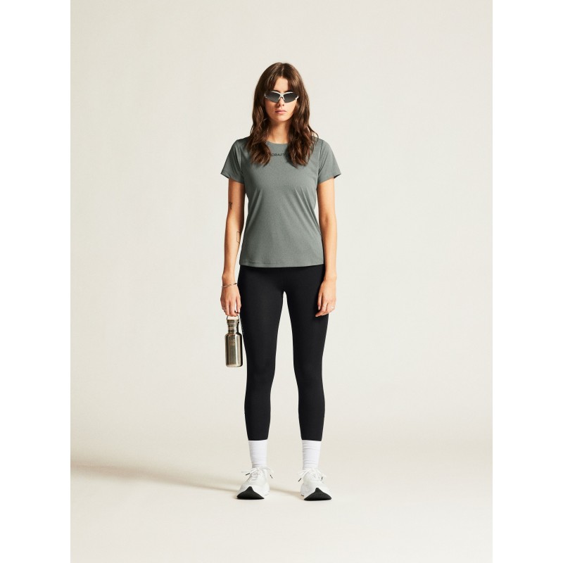 Udobna ženska športna majica CRAFT za tek, fitness in trening. Zračna, lahka in hitro sušeča. Idealna za šport. Na voljo v AS Sport Outlet.