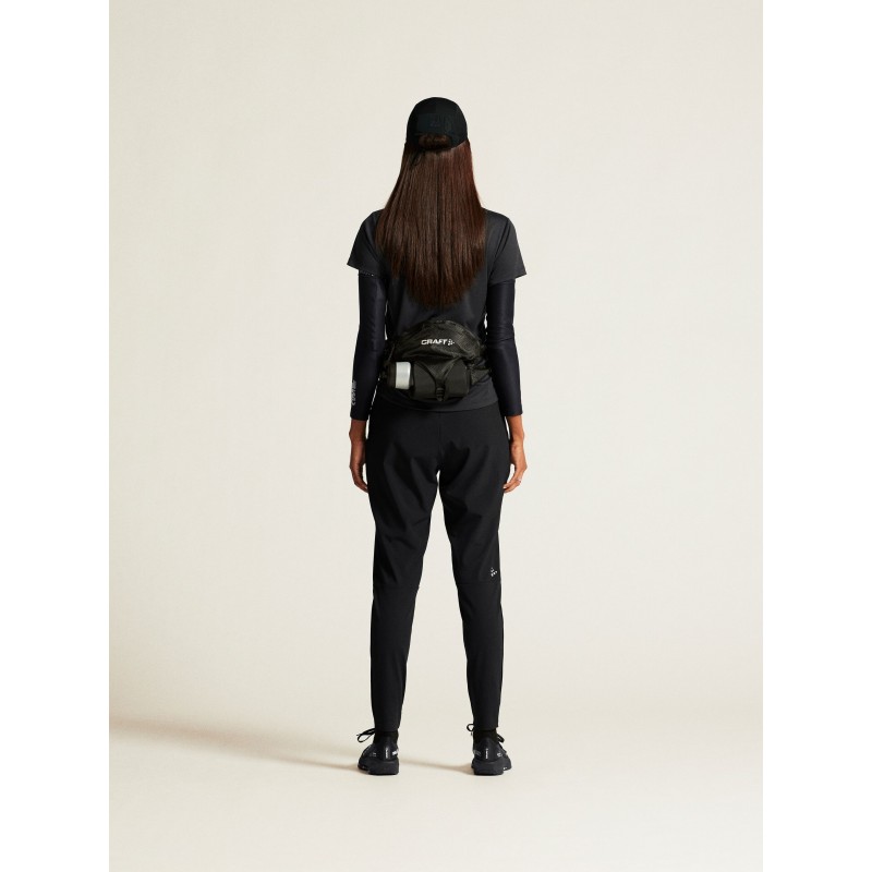 Udobna ženska športna majica CRAFT za tek, fitness in trening. Zračna, lahka in hitro sušeča. Idealna za šport. Na voljo v AS Sport Outlet.