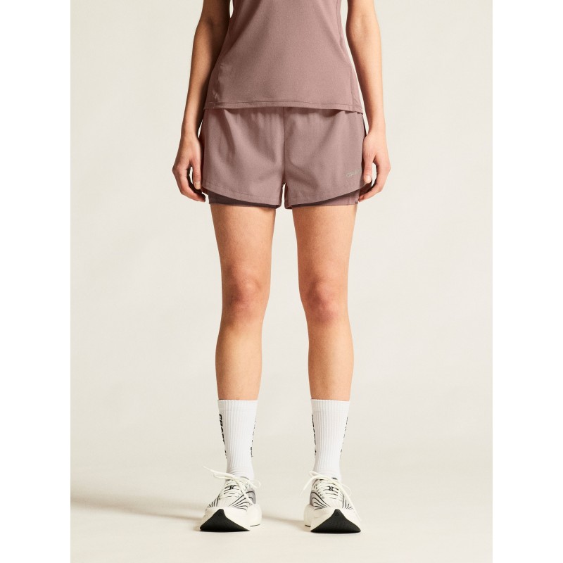 Funkcionalne ženske kratke hlače CRAFT 2v1 za tek in trening. Notranje pajkice, žep za telefon in vrhunsko udobje. Na voljo v AS Sport Outlet.