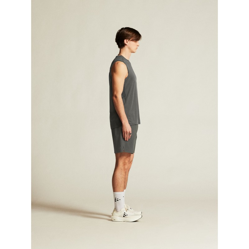 Funkcionalne moške kratke hlače CRAFT 2v1 za tek in trening. Notranje pajkice, žep za telefon in odlično udobje. Na voljo v AS Sport Outlet.