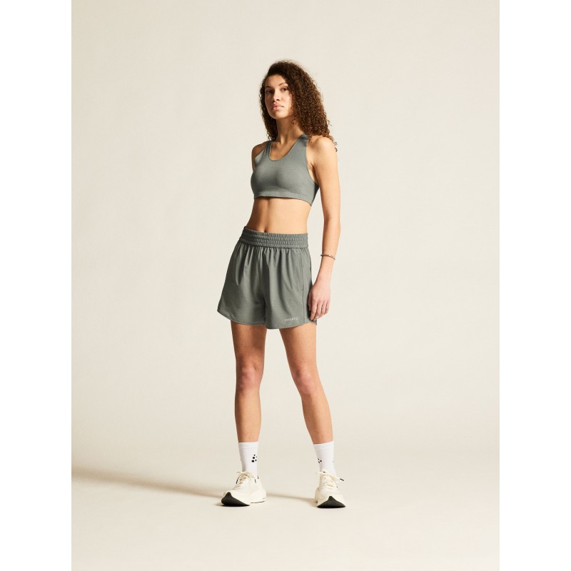 Udoben športni nedrček CRAFT s snemljivimi košaricami. Mehak, elastičen in idealen za fitness, jogo in trening. Na voljo v AS Sport Outlet