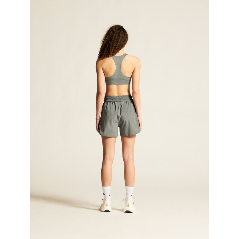 Udoben športni nedrček CRAFT s snemljivimi košaricami. Mehak, elastičen in idealen za fitness, jogo in trening. Na voljo v AS Sport Outlet