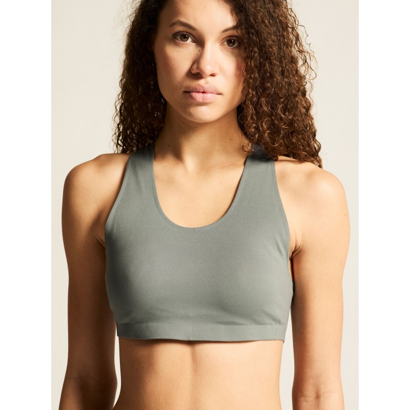 Udoben športni nedrček CRAFT s snemljivimi košaricami. Mehak, elastičen in idealen za fitness, jogo in trening. Na voljo v AS Sport Outlet