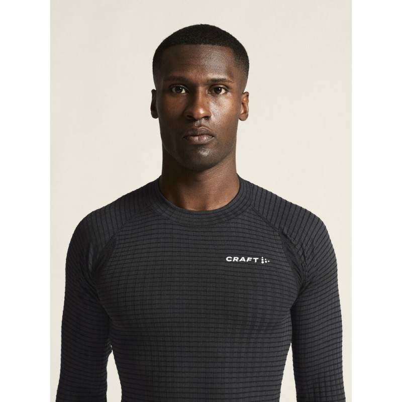 Moška termo majica CRAFT Wool Extreme X LS 2 združuje merino volno in napredno tehnologijo za toploto, suhost in udobje v mrazu. Idealna za tek na smučeh, zimski tek in pohodništvo.