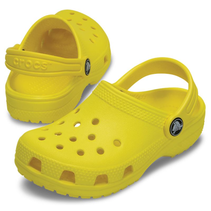 Lahki in udobni Crocs Classic Kids Clog – otroški natikači z ikoničnim Crocs dizajnom, ki zagotavljajo brezskrbno igro in celodnevno udobje. Croslite™ material omogoča mehko blaženje, izjemno lahkotnost in enostavno čiščenje, zato so idealni za vrtec, igro na prostem ali ob vodi