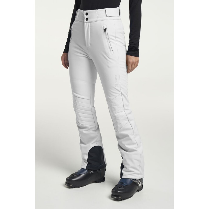 Ženske smučarske hlače TENSON Grace Softshell nudijo elegantno slim-fit silhueto, vodoodporen in vetroodporen softshell material, artikulirane kolene in notranji snežni pas za popolno udobje in zaščito.