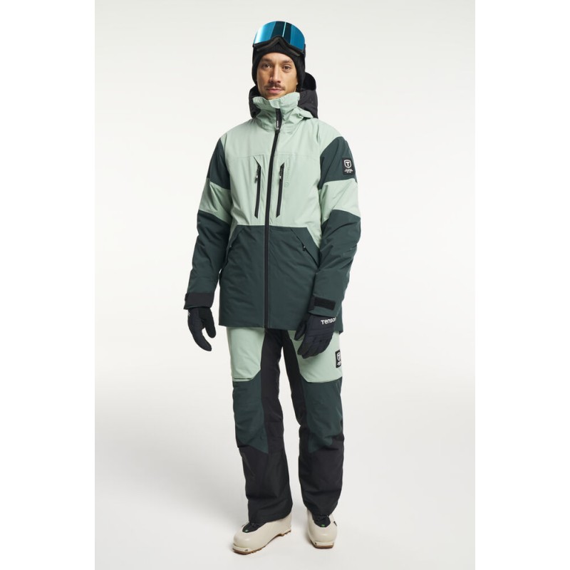 The TENSON Aero XX men's ski pants are part of the premium Freeride collection, designed for extreme skiing conditions – from cold, windy mornings to sunny afternoons on the slopes. The pants are versatile, adaptable, lightweight, and durable.