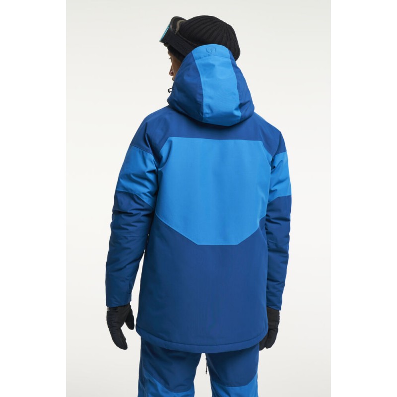 Odkrij moško smučarsko jakno TENSON Kiroro – tehnično dovršena jakna z MPC Extreme™ membrano, vodnim stolpcem 10.000 mm in Air-Push izolacijo za popolno toploto, zračnost in zaščito na snegu.