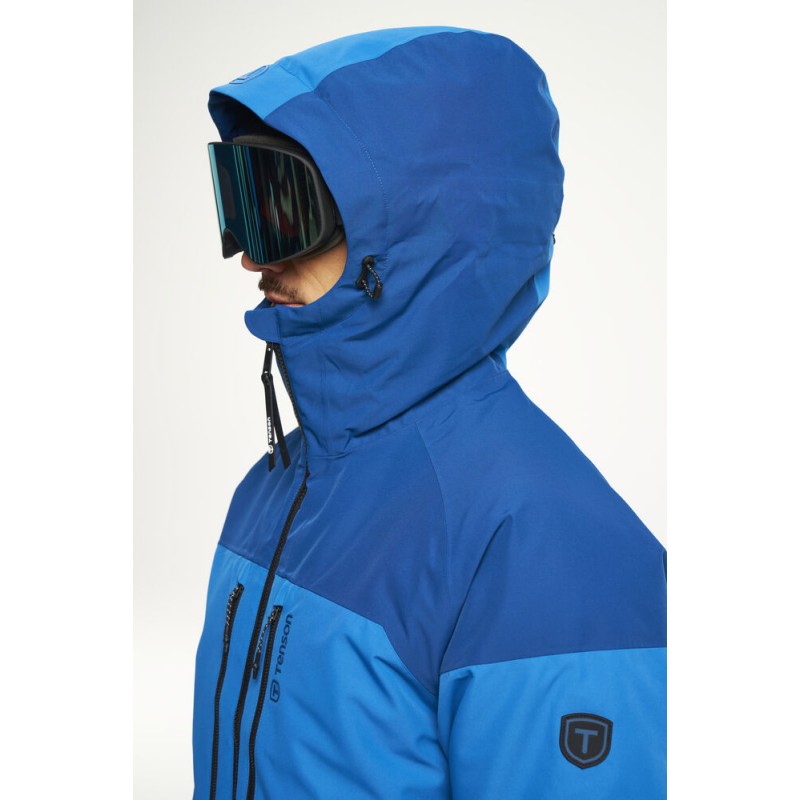 Odkrij moško smučarsko jakno TENSON Kiroro – tehnično dovršena jakna z MPC Extreme™ membrano, vodnim stolpcem 10.000 mm in Air-Push izolacijo za popolno toploto, zračnost in zaščito na snegu.