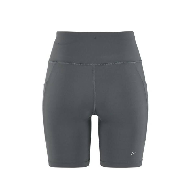 Udobne ženske kratke pajkice CRAFT za tek, fitness in trening. Elastične, zračne in z žepi za telefon. Popolna izbira za šport. Na voljo v AS Sport Outlet.