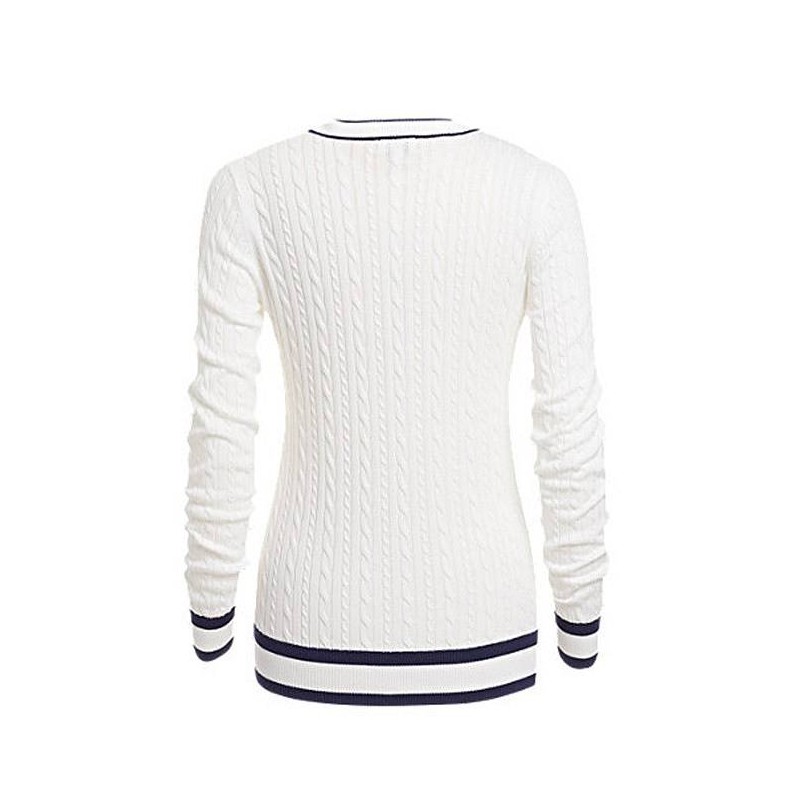 FILA PAULA is a women's sporty elegant pullover with a V-neck that combines comfort and style. It is suitable for both casual wear and an elegant look during sports activities, especially on the tennis court.