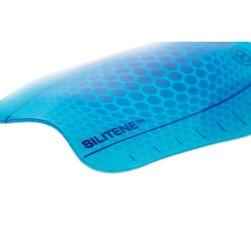 Golenski gelski ščitniki Sidas SHIN PROTECT, zasnovani za zagotavljanje največjega udobja med športnimi aktivnostmi. Ti ščitniki so pakirani v parih in so posebej oblikovani za optimalno prileganje goleni, s čimer učinkovito lajšajo bolečino