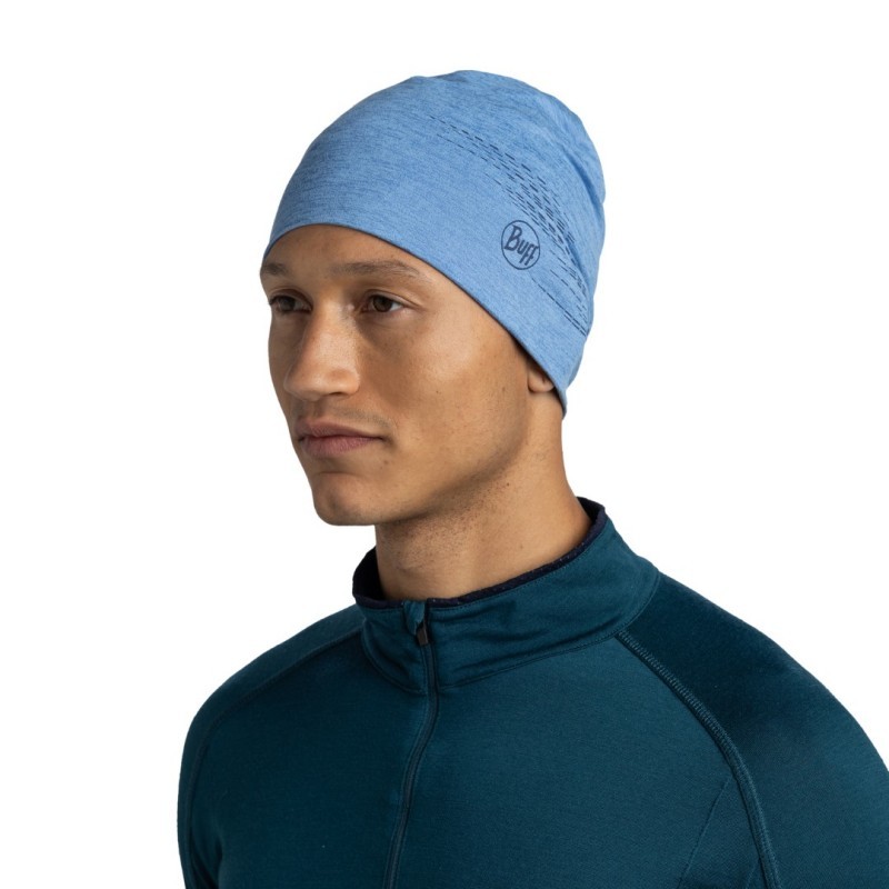 Ostanite vidni in suhi med športom! Kapa BUFF® DryFlx® Solid Washed Blue je ultralahka, zračna kapa za tek, pohodništvo in kolesarjenje. Reciklirani material, 4-smerna raztegljivost in 360º odsevni detajli zagotavljajo udobje in varnost.