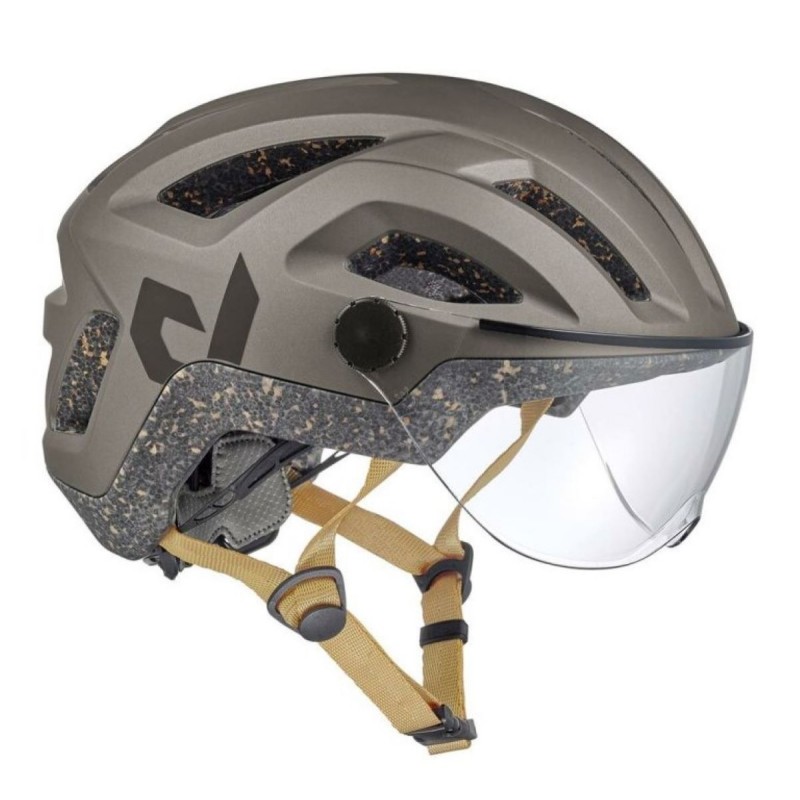 The pillar of our eco-designed extensive offering for urban transport, EKO REACT VISOR, now includes a transparent visor for optimal visibility and protection. The same features that make our helmet lightweight, comfortable, and safe also make it environmentally friendly.