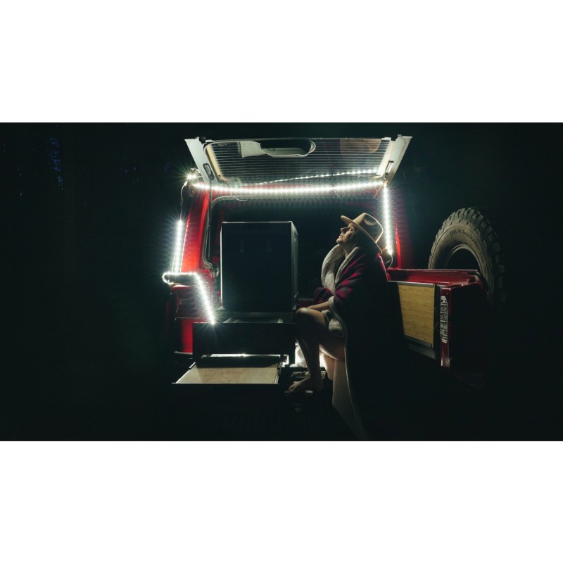 LED svetlobni trak KUMA Galaxy je idealen za kampiranje s preprosto namestitvijo, USB napajanjem in prilagodljivo svetlostjo. Kompaktna torbica za enostavno prenašanje.