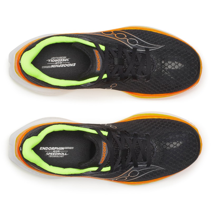 Tekaški čevelj Endorphin speed 5 je čudežni inženirski podvig: hiter in odziven, a gladek in učinkovit. Nekaj, kar smo dosegli z združitvijo PWRRUN PB in PWRRUN HG skupaj v vmesnem podplatu – prvi v industriji.