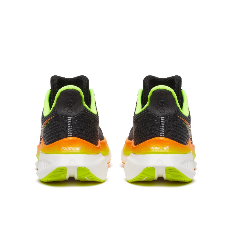 Tekaški čevelj Endorphin speed 5 je čudežni inženirski podvig: hiter in odziven, a gladek in učinkovit. Nekaj, kar smo dosegli z združitvijo PWRRUN PB in PWRRUN HG skupaj v vmesnem podplatu – prvi v industriji.