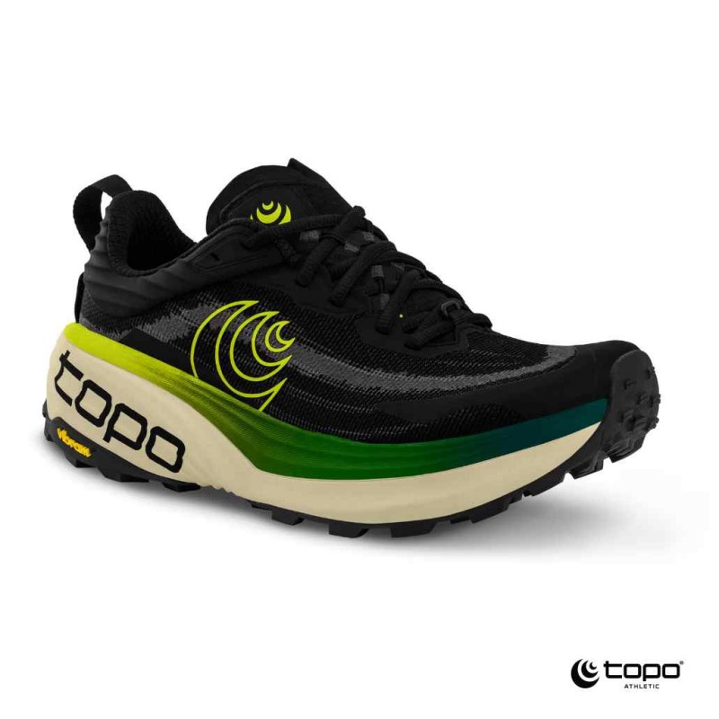 Topo Vista Black/Lime — moške trail superge Topo Athletic, zasnovane za dolge in tehnične poti. Opremljene so z maksimalno blaženjem ZipFoam, ki ublaži ostre robove stez, hkrati pa ohranja naravni ritem koraka.