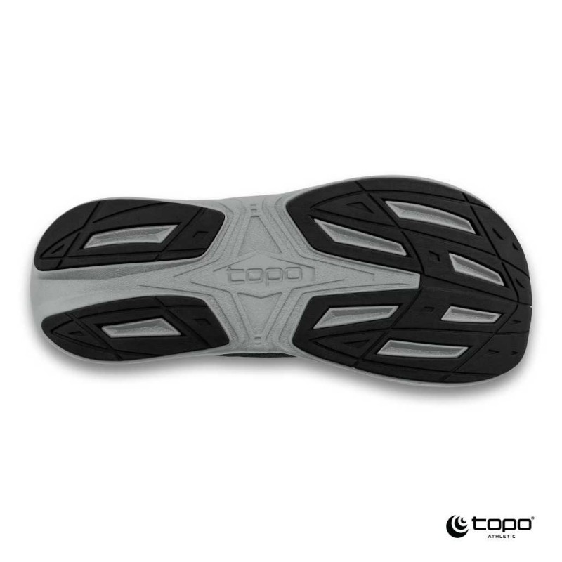 Vodoodporni moški copati Topo Phantom 4 WP z eVent membrano, udobnim ZipFoam blaženjem in širokim prstnim delom. Popolni za tek v vseh pogojih.