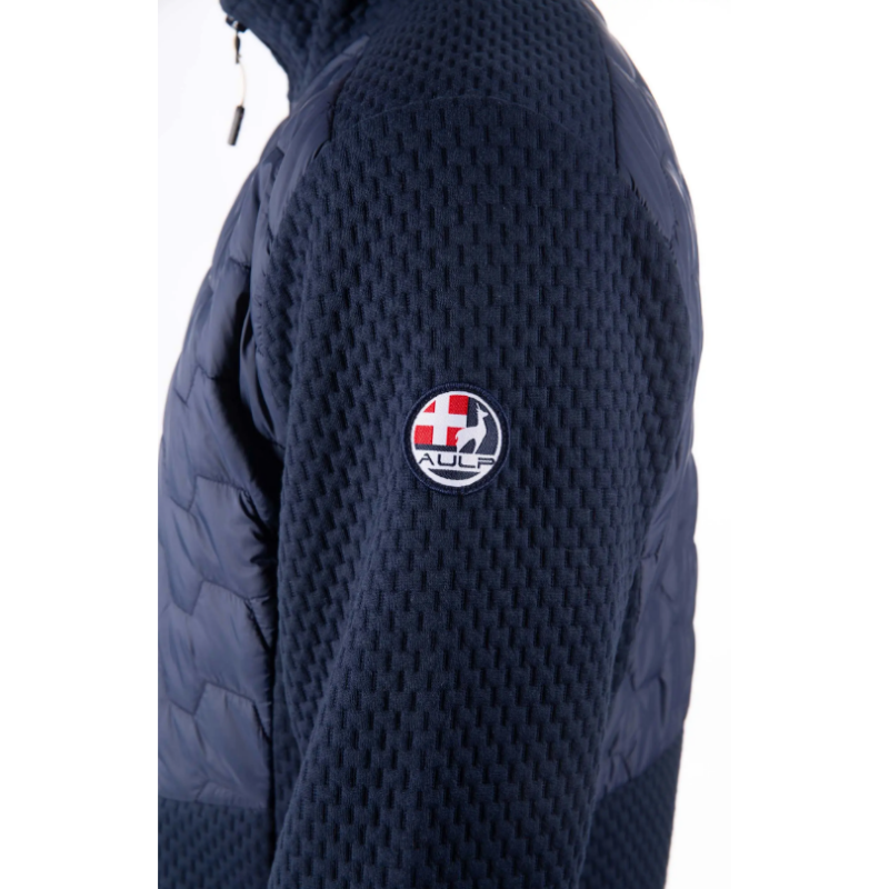 Odkrij moško hibridno jopico AULP CHAUN NAVY – izjemno lahko, elastično in vodoodbojno jopico, popolno za pohodništvo in mestne dni. Mehka French terry tkanina, sodoben kroj in priročni žepi na zadrgo. Udobje in zaščita v enem kosu! 