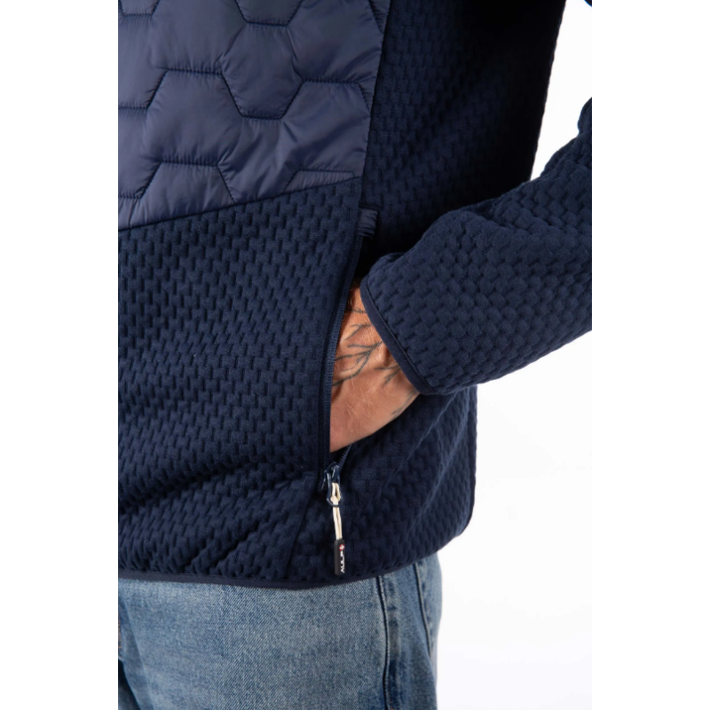 Odkrij moško hibridno jopico AULP CHAUN NAVY – izjemno lahko, elastično in vodoodbojno jopico, popolno za pohodništvo in mestne dni. Mehka French terry tkanina, sodoben kroj in priročni žepi na zadrgo. Udobje in zaščita v enem kosu! 