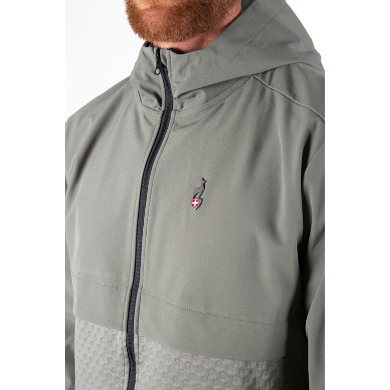 Odkrijte moško hibridno jopico AULP CHUCK BARK – izjemno lahko, raztegljivo in zračno jopico, idealno za športne aktivnosti in vsakodnevno nošenje. Popolna kot srednji sloj ali samostojen kos. Ugodna cena v AS Sport Outlet!