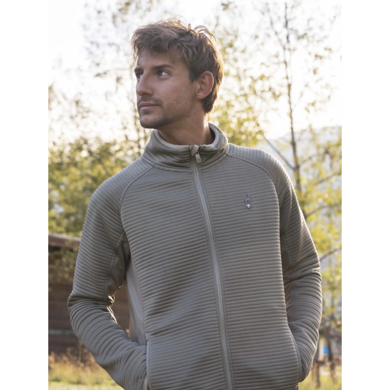 Lahka in zračna moška jopica AULP Numix Light za pohodništvo in smučanje. Odlično odvajanje vlage in svoboda gibanja. AS Sport Outlet.